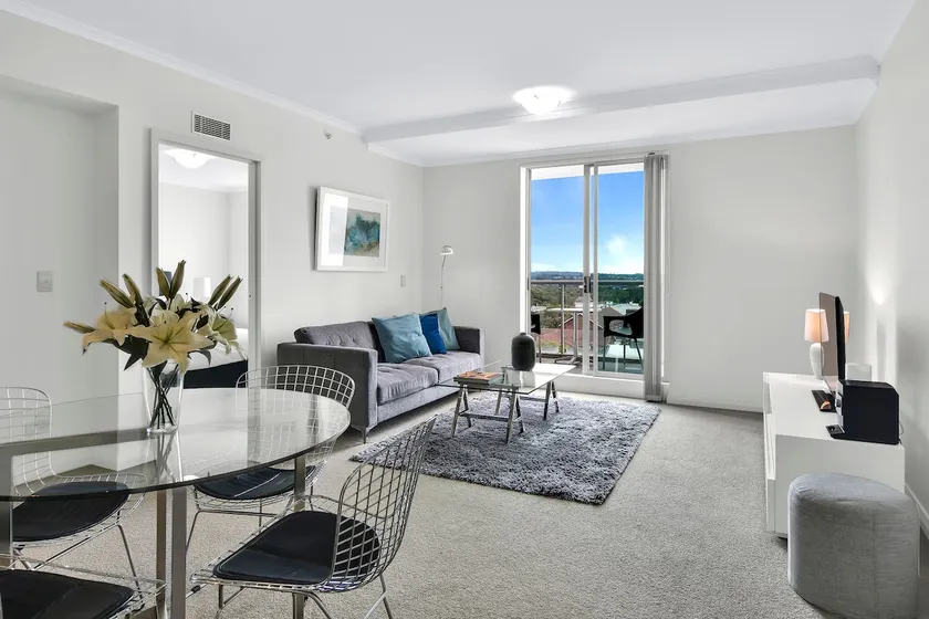 Modern spacious Chatswood Apartment H1016 - Image 1