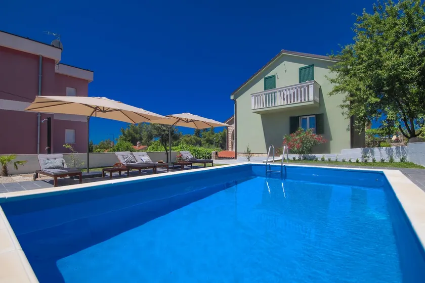 Dandy apartment with pool 2 bedrooms - Image 1