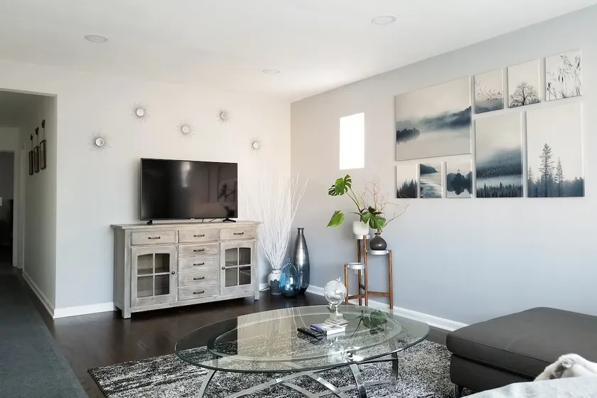⚡️NEW! Sunny & Cozy 3BDRM, 10min/ORD, 20min/DT❤️ - Image 1