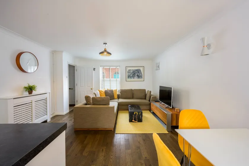 Portland Street w/ free secure parking and garden - Image 1