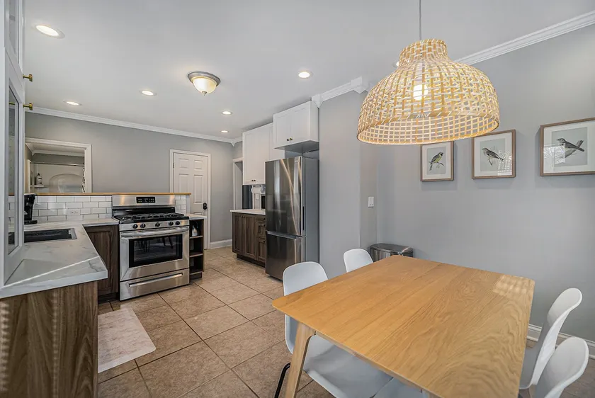 Updated Modern & Spacious 2 bed Apartment Near Everything! - Image 1