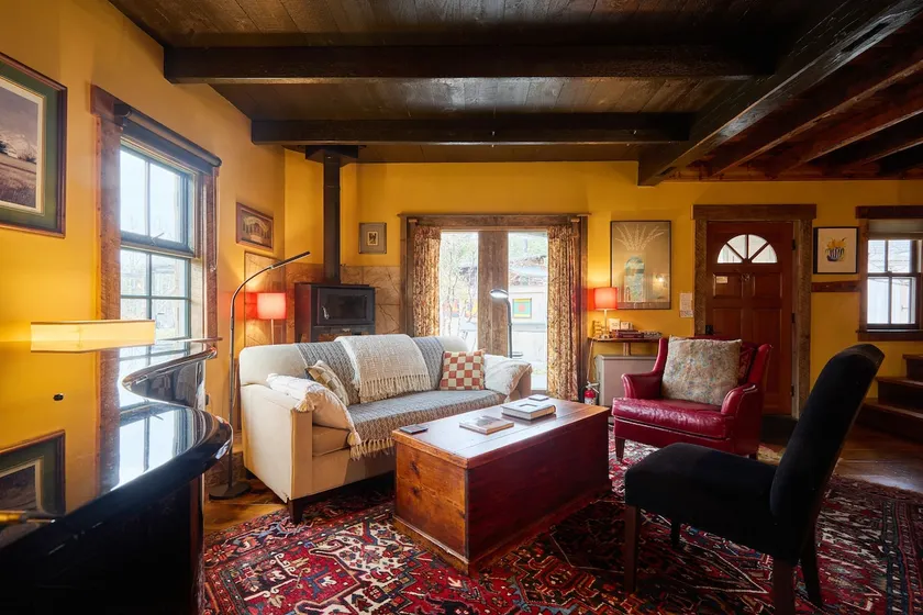 Pristine Custom Cottage, Grand Piano, Massage Studio on Site - Image 1