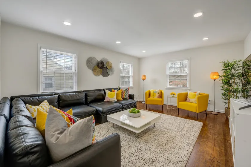 Perfect 2 BR Condo in Princeton w Parking - Image 1
