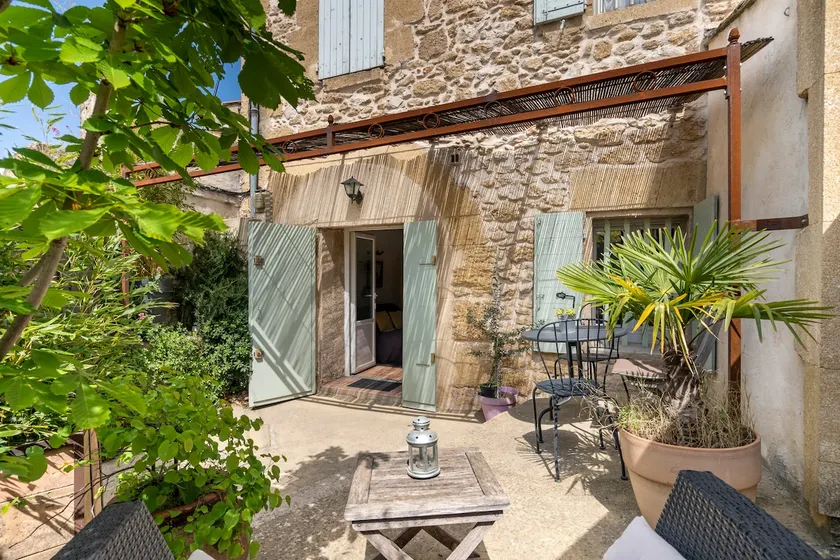 ”Côté Cour” 2-room apartment in the heart of Rognes. - Image 1