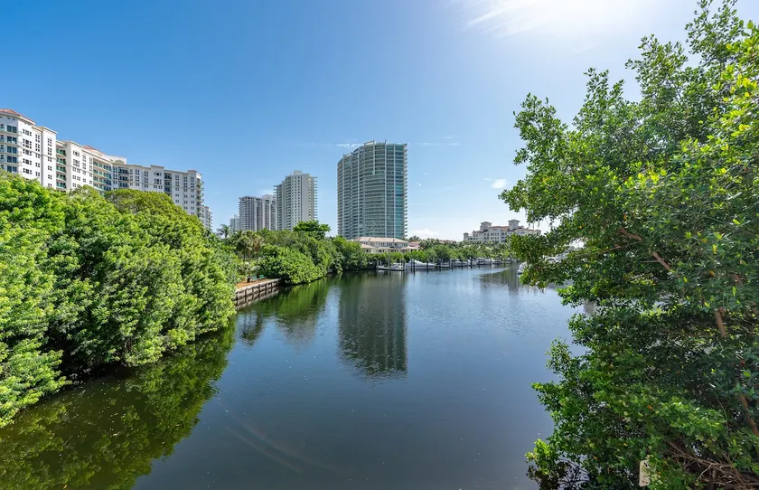 3 rooms with sea view – Yacht Club Aventura - Image 1