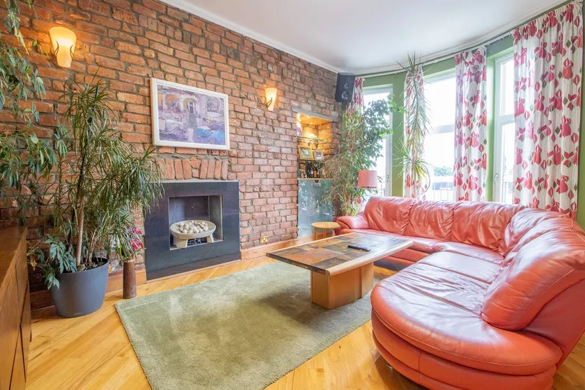 Hamilton, nr Train Station - Comfy Home 2.5 bathrm - Image 1