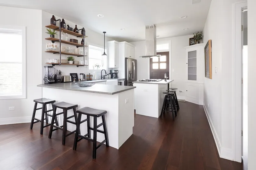 Newly Renovated, Spacious 2BR in Andersonville - Image 1