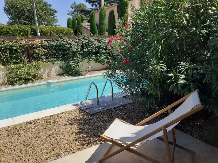 Beautiful 3 rooms with pool near city center - Image 1