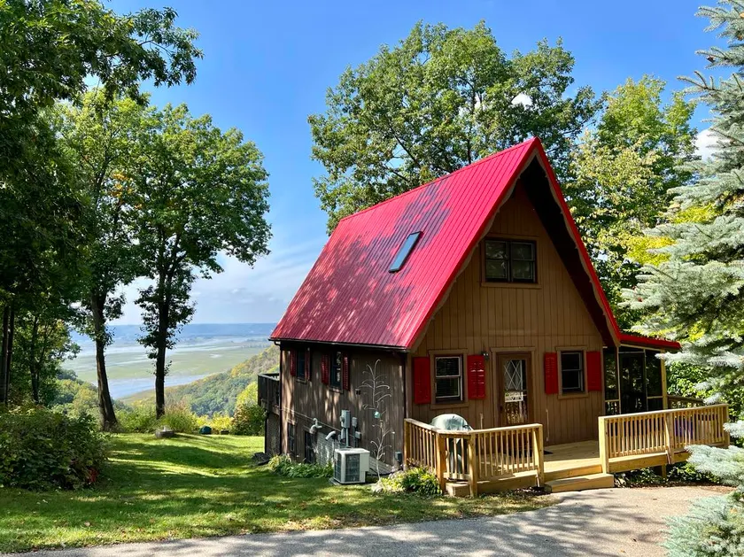 VISTAVIEW CHALET hot tub, GRANDVIEW of Mississippi - Image 1