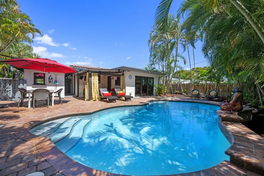 Martini Manor is the ultimate Tropical Oasis with a private Heated Pool! - Image 1