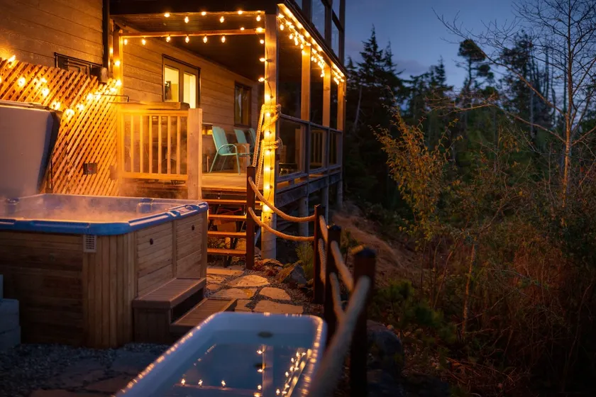 Hot Tub/Cold Dip, Bonfire, EV Charger - 2 BR Suite - Image 1