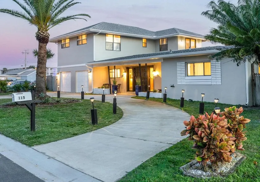 SAND CASTLE: Big beach house. Walk to Beach. Heated Pool in screened pool house. - Image 1
