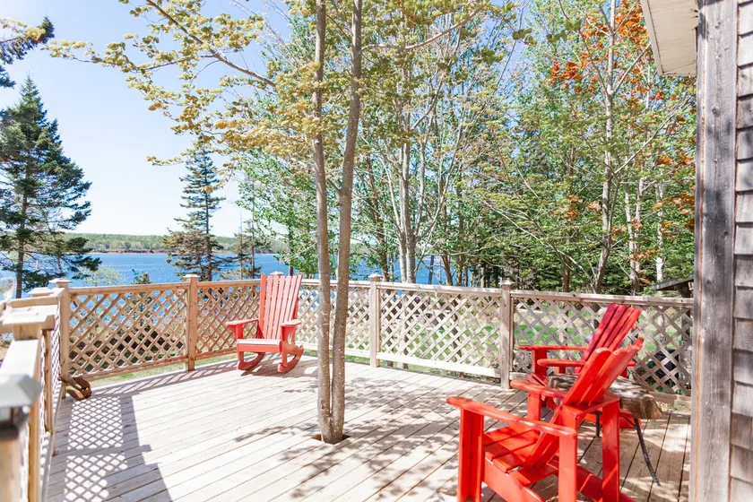 Ruby's Riverfront Cottage - Image 1