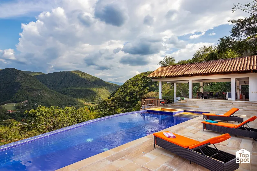 TopSpot With Super View of Entrepuentes-Apulo E.82 - Image 1