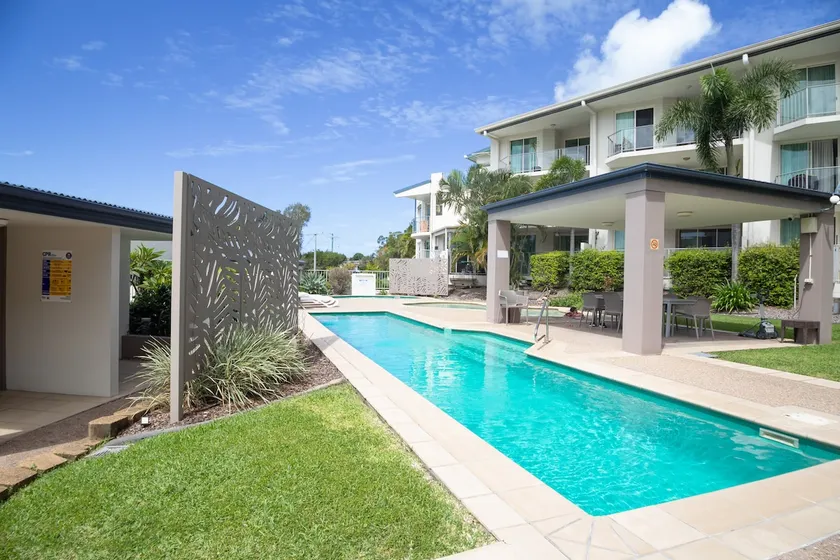 Resort Style Oasis, 2 Bedroom, 2 Bath, sleeps 6 - Image 1