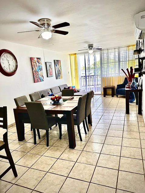 Walkup 3 bedroom penthouse, A/C, WiFi, sleeps 6 - Image 1