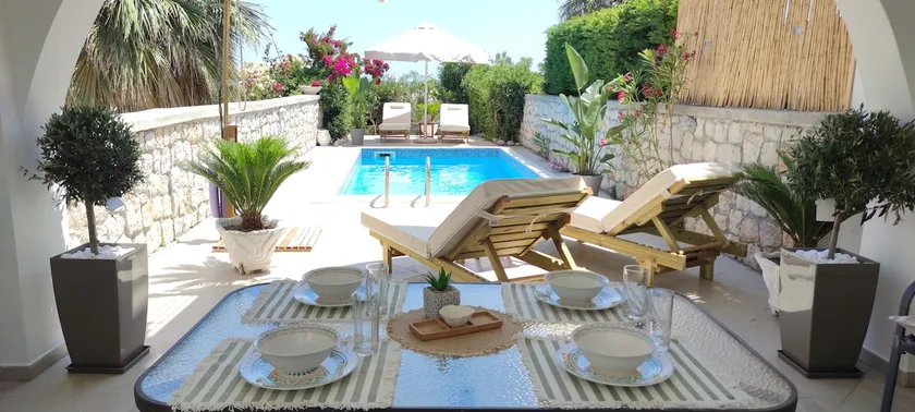 Villa with private pool just 3 minutes from the beach - Image 1