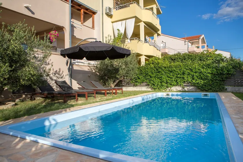 Private House With Pool, sea View and big Garden - Image 1