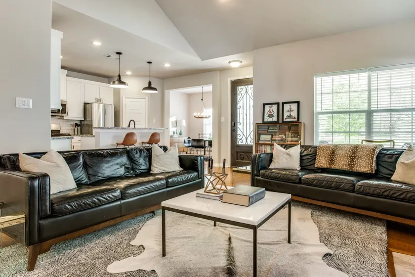 Riverside Craftsman Home near Downtown Fort Worth - Image 1