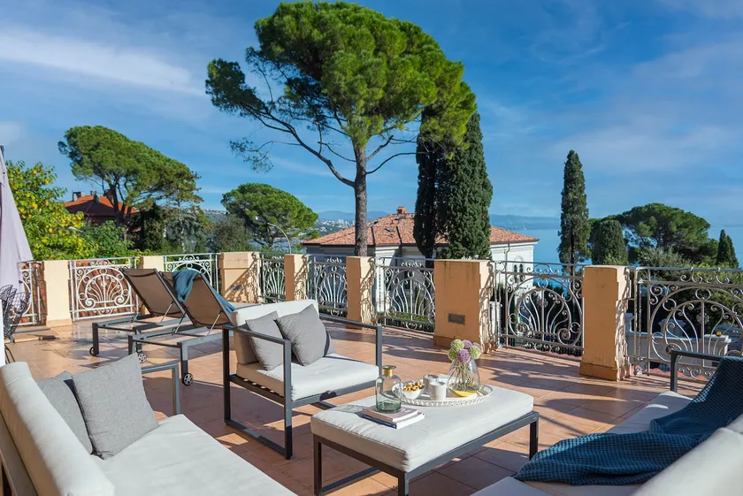 Wake-up with a seaview, enjoy pure luxury - Image 1