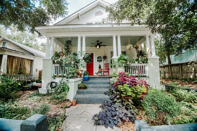 Private Historic Apartment, Short Walk to Downtown - Image 1
