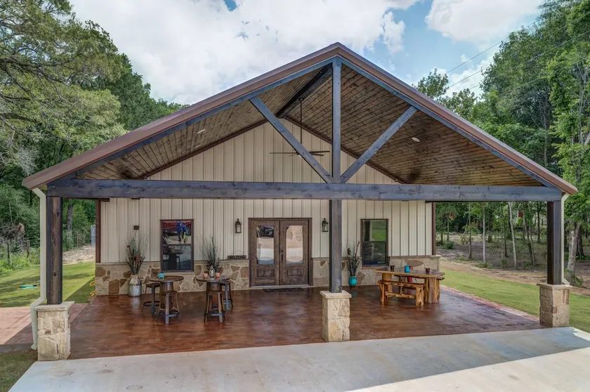 Beautiful custom barndominium perfect for Aggie game day, events and getaways! - Image 1