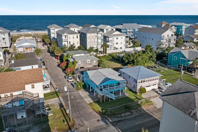 Canal View Porch • 1-Min Walk to Beach • Parking - Image 1