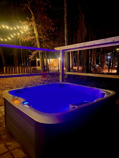 Lazy Squirrel Cabin, Hot Tub, Fishing, Fire Pit - Image 1