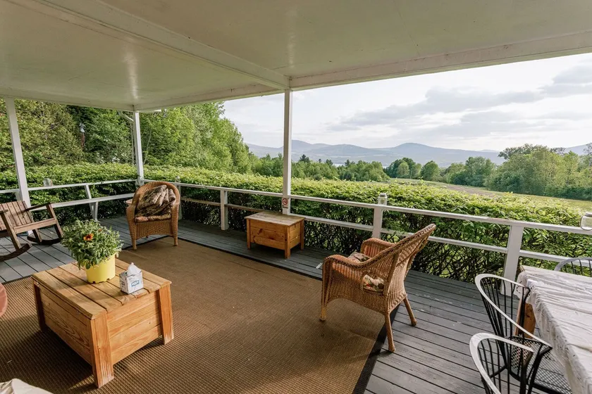 Relax and Enjoy Lake Willoughby Views - Image 1