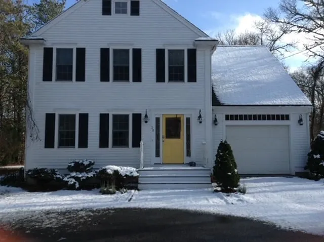 East Falmouth near the ocean - Image 1