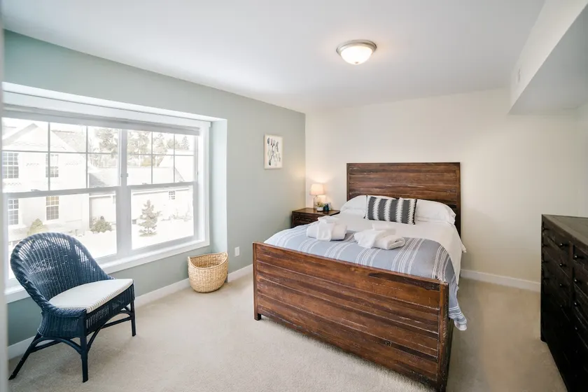 Stylish Condo, Walkable to Downtown, Bay & Munson - Image 1
