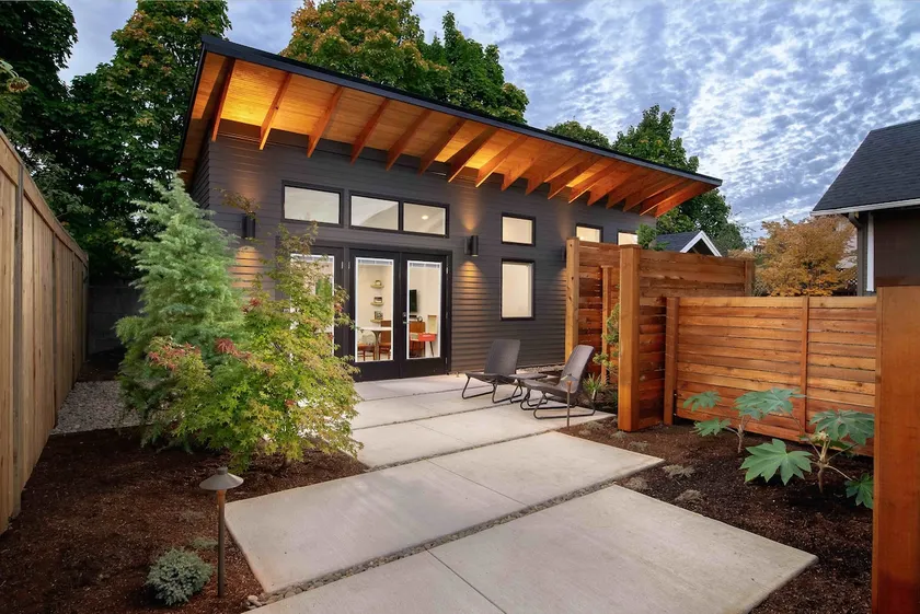 Award-Winning Guest House with Private Entrance - Image 1