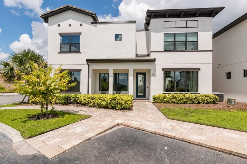 Stylish Villa w/ pool near Disney w/ lake views - Image 1