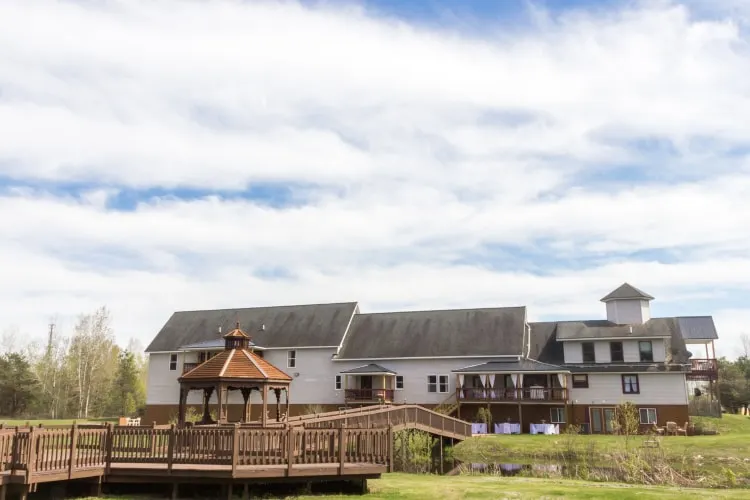 Cheerful 11 bedroom vacation home with hot tub! - Image 1