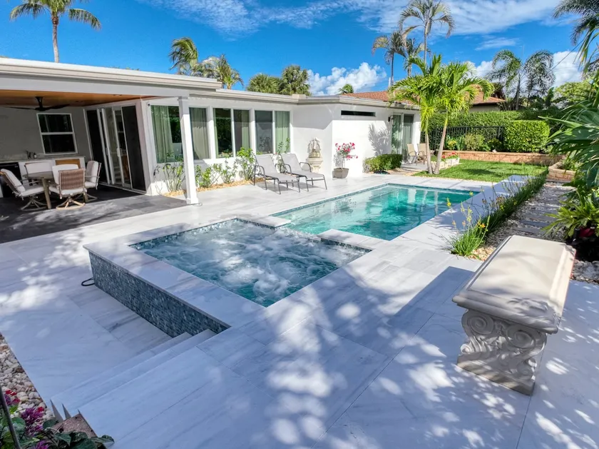 Beautiful Pool Home with Spa, close to Beaches - Image 1
