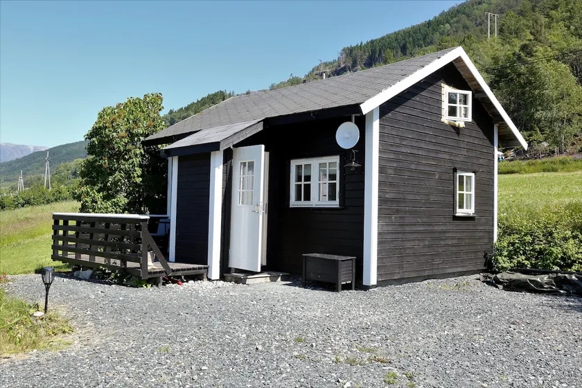 Small and cozy cabin in beautiful Hardangerfjord - Image 1