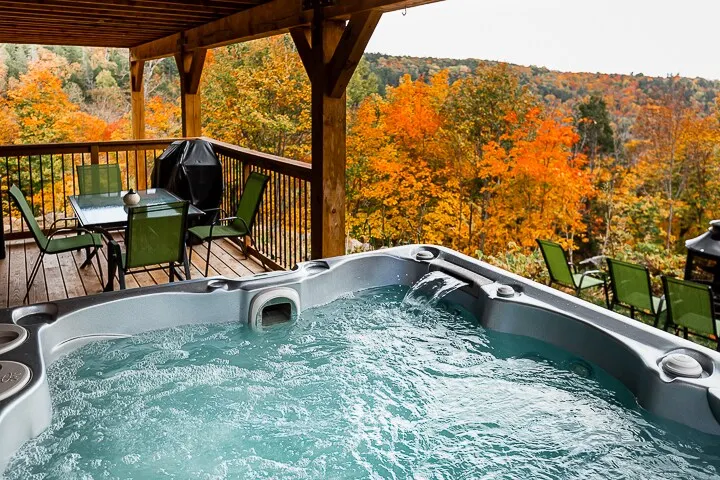 Le Bellevue Wakefield – Le Bercail with hot tub - Image 1