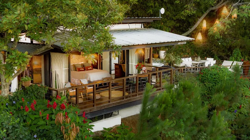 BEAUTIFUL GUEST HOUSE WITH MAGNIFICENT PANORAMIC VIEWS - Image 1