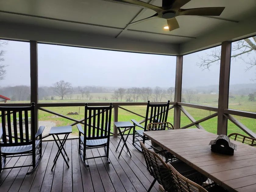 Peaceful Farmhouse Retreat - Image 1