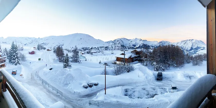 4 Star SKI-IN Full South Apt, 2 BR, Sleeps 4/6ppl - Image 1
