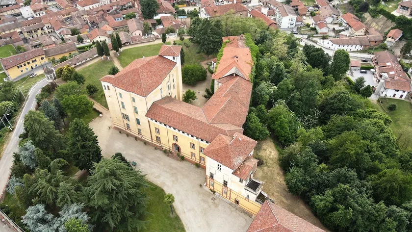 Castle guesthouse - Image 1