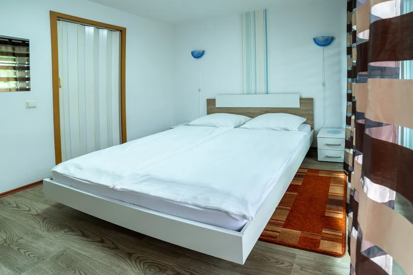 Three-bed apartment - Image 1