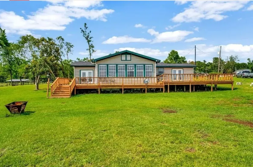 Murval Lakeside Getaway - Image 1