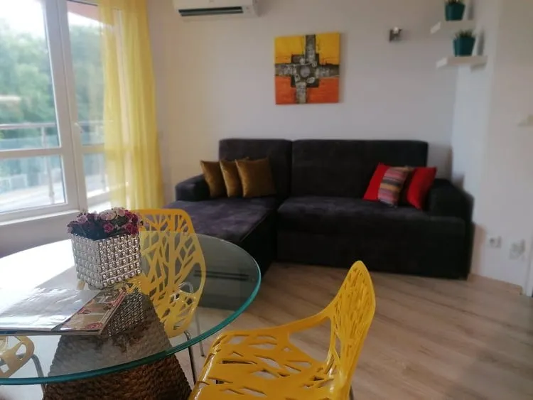 Modern beachfront apartment - Image 1