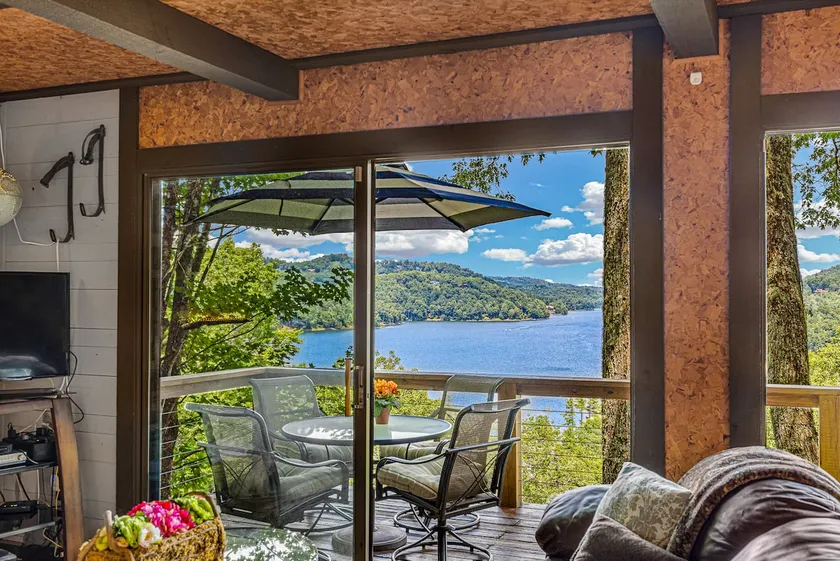 Mom’s Place: Cozy Lake Glenville Cabin - Image 1