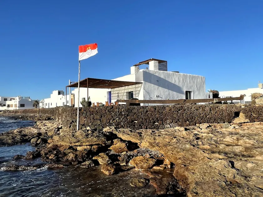 CASA LOLA - Fishermen's house facing the sea. - Image 1