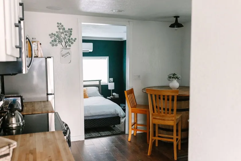 Farmhouse Style Guesthouse - Self-Check In - Image 1