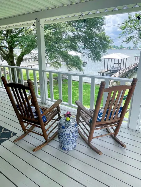 Purple Pelican Lake Retreat~Large Upstairs Porch - Image 1