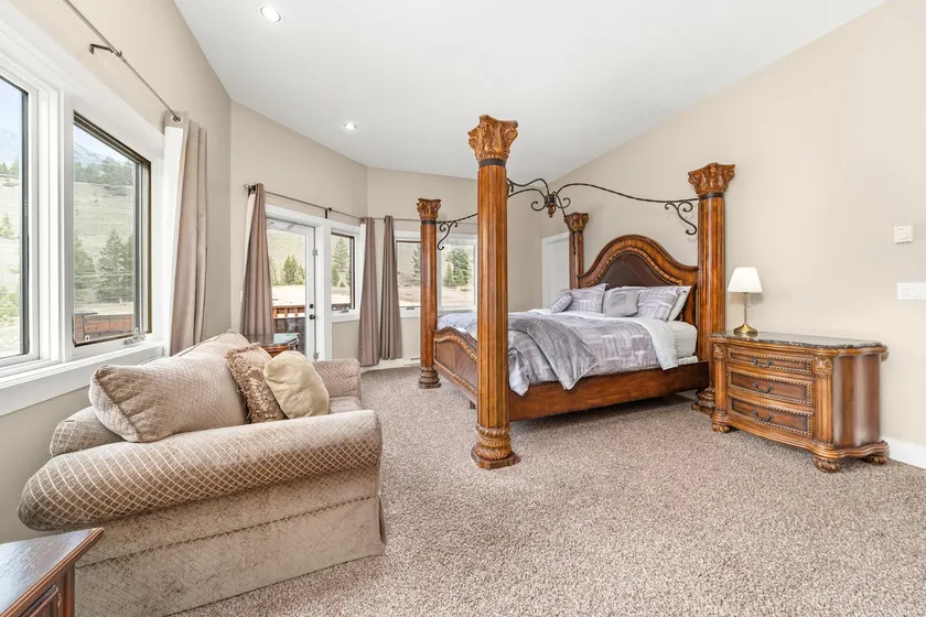 5 Bed 2.5 Bath Penthouse w/Mountain View in Radium - Image 1