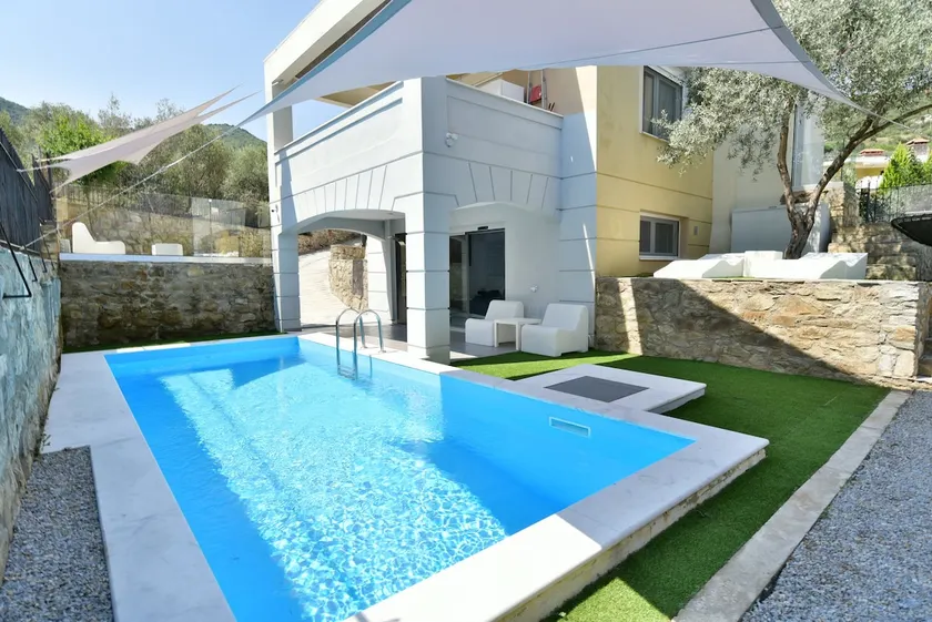 Suite Alpha Delta Pool - Image 1